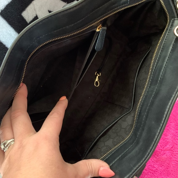 Beautiful Quilted Michael Kors Selma Satchel - Picture 4 of 8